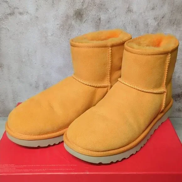 UGG Classic Mini II Short Suede Sheepskin Boots in California Poppy. Size 8 - Picture 2 of 10
